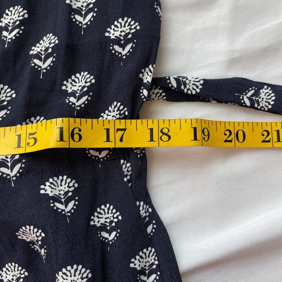 Loft Blue Floral Sleeveless Button Front 4" Shorts Romper Size Large Women’s - Picture 10 of 13